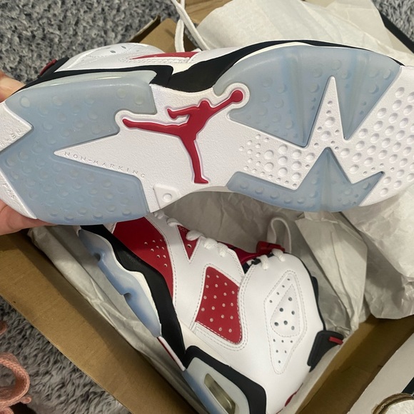 Deadstock Carmines grade school, 2021, size 4.5.Y - Picture 4 of 6